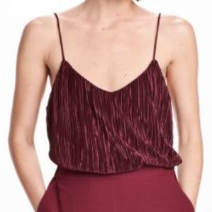 H & M.  top in pleated jersey with a sheen.V-neck women S